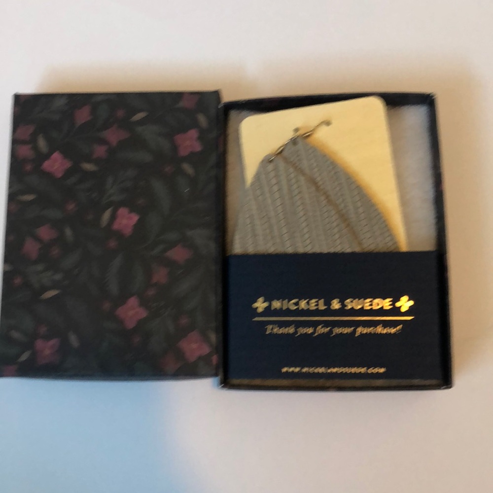 Nickel and suede leather earrings NWT gray